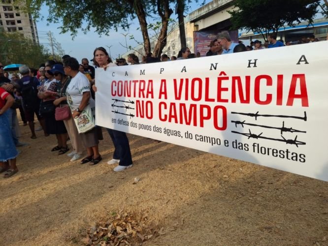 Grito dos Excluídos reúne 2 mil pessoas em Manaus por terra, moradia e mulheres vivas