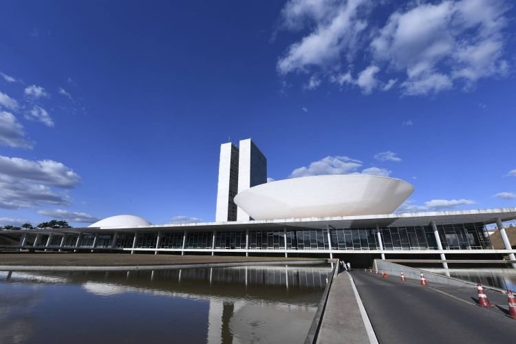 Coluna de opinião de ((o))eco cobra fim da hegemonia da bancada do agronegócio no Congresso