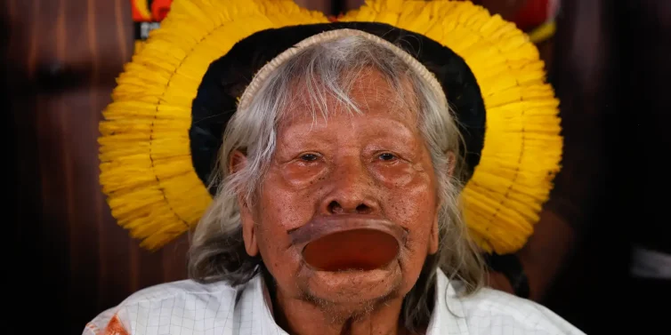 Cacique Raoni, 94 anos, recebe cuidados paliativos em Mato Grosso