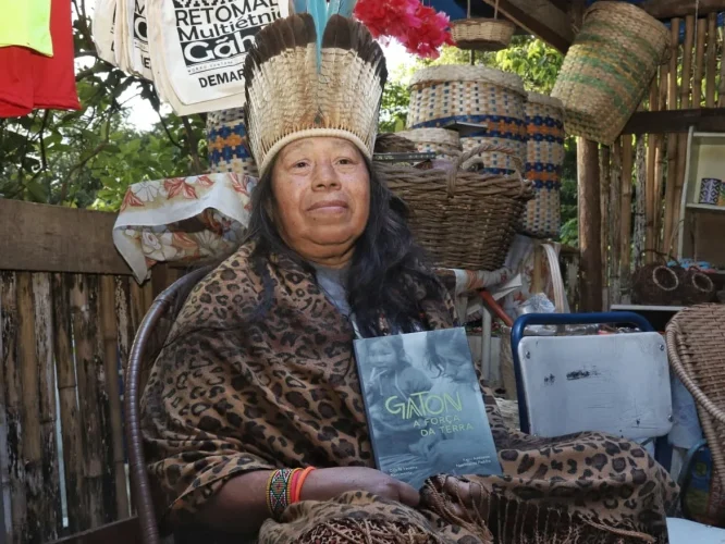 Livro 'Gaton - A Força da Terra' é lançado em território kaingang retomado em Porto Alegre