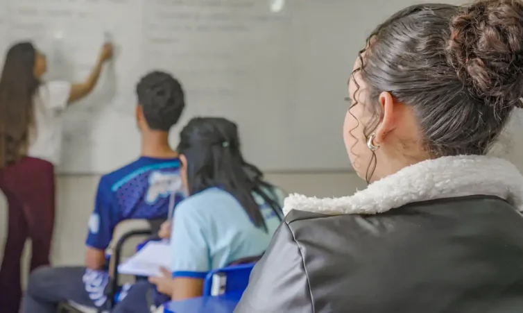 Coluna defende currículo decolonial para valorizar saberes indígenas nas escolas