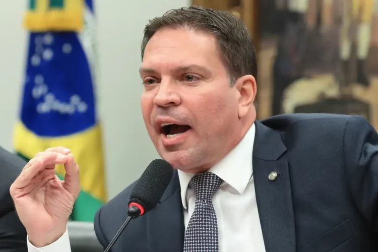 Garimpeiro condenado por crimes na TI Yanomami financiou fuga de ex-chefe da ABIN