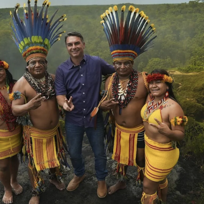 O assédio às lideranças indígenas e a aposta errada em Flávio Bolsonaro