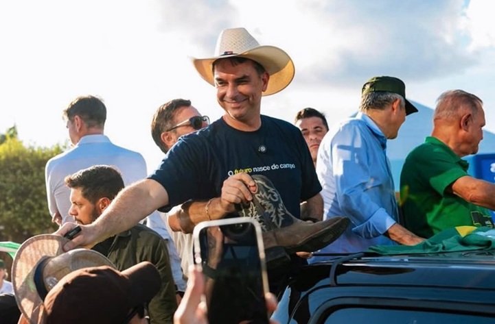 FLAVIO-BOLSONARO-SINOP-22042026-02