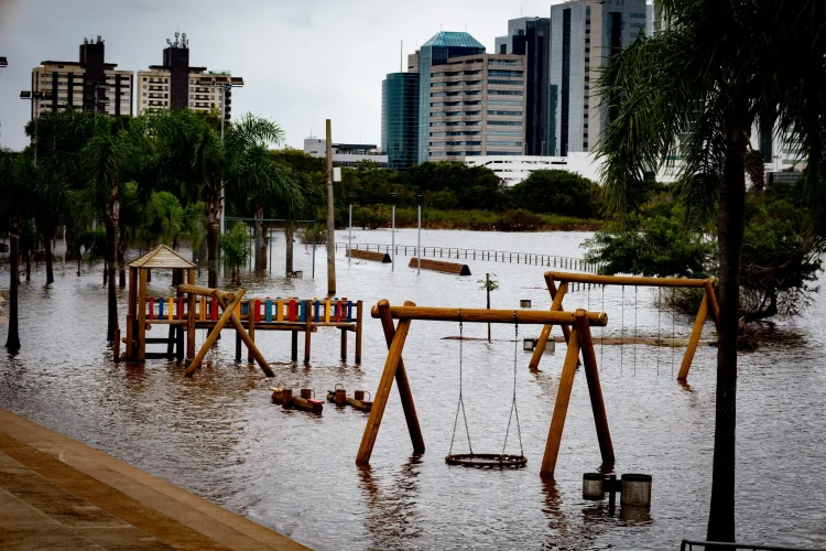 Dados expõem desigualdade social no desastre climático do Rio Grande do Sul