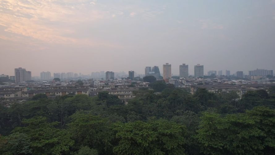 Manaus sob fumaça enquanto governo do Amazonas é questionado por dispensar reforço federal