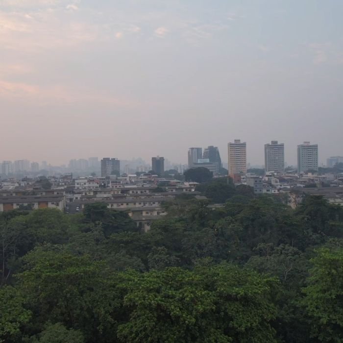 Manaus sob fumaça enquanto governo do Amazonas é questionado por dispensar reforço federal