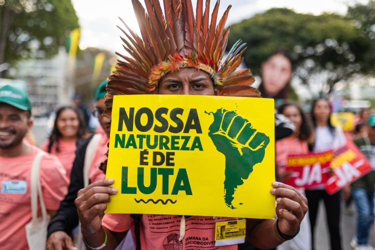 Organizações indígenas divulgam carta sobre riscos de propostas de Flávio Bolsonaro no 2º turno
