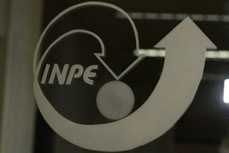 INPE bate recorde no monitoramento da Amazônia e enfrenta ameaça de Flávio Bolsonaro