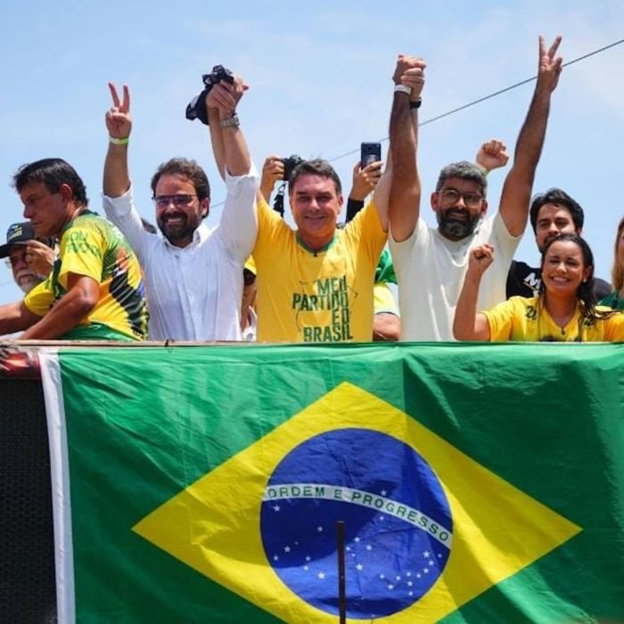 Flávio Bolsonaro promete zerar demarcações indígenas e flexibilizar licenciamento ambiental