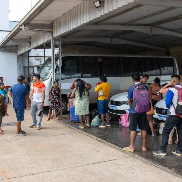 Povos indígenas viajam dias de barco e carro para votar em Altamira