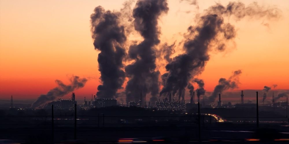 Relatório da Oxfam mostra que super-ricos poluem mais e lucram com desastres climáticos